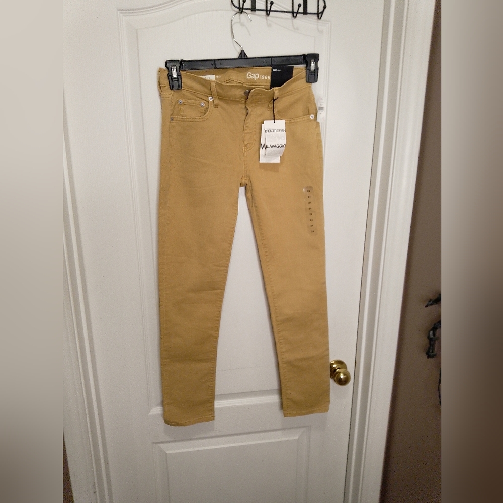 NWT/tan Gap juniors girlfriend jeans size 24r